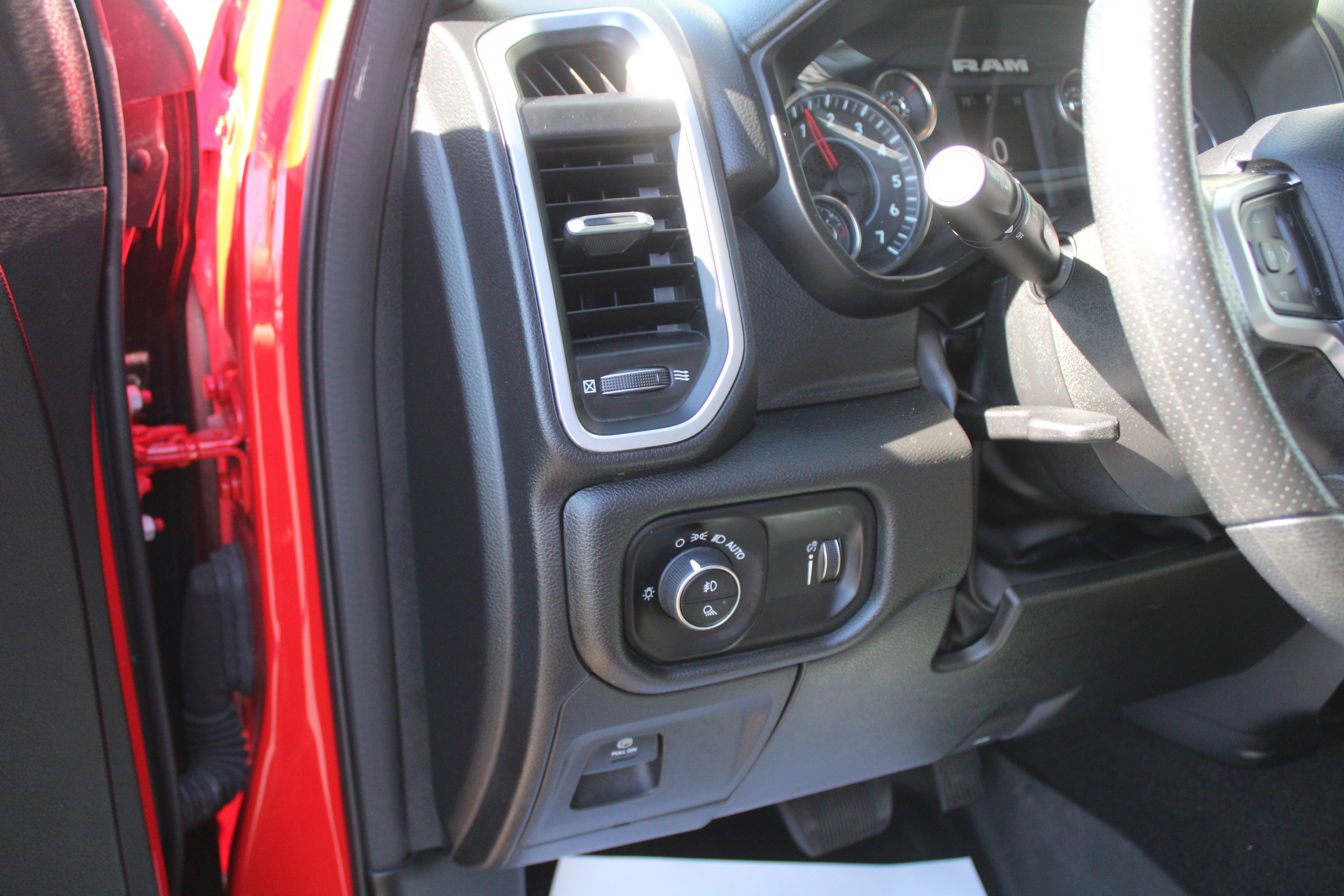 2025 RAM 1500 Big Horn Crew Cab 4x4 5'7" Box