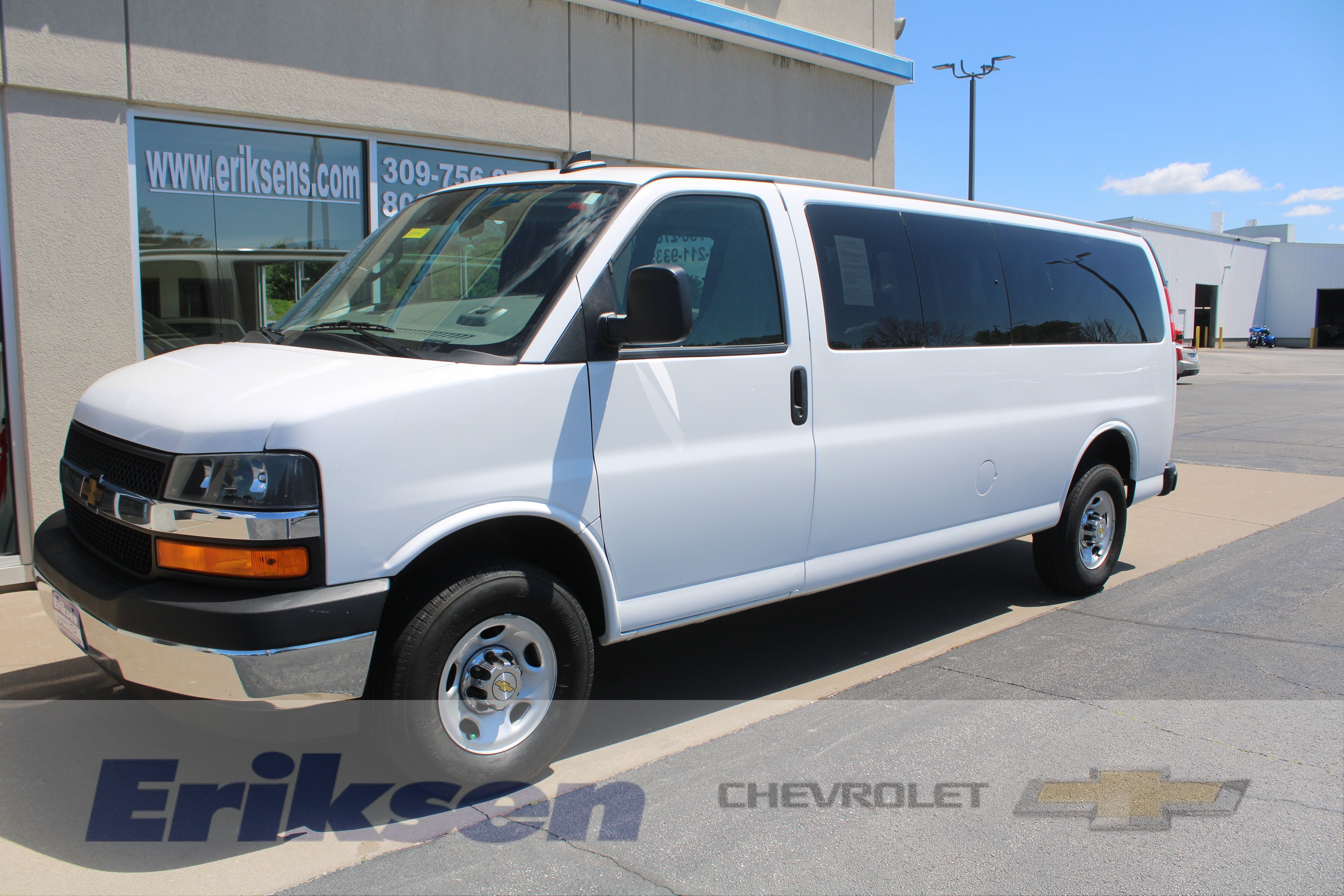 2025 Chevrolet Express Passenger 1LT