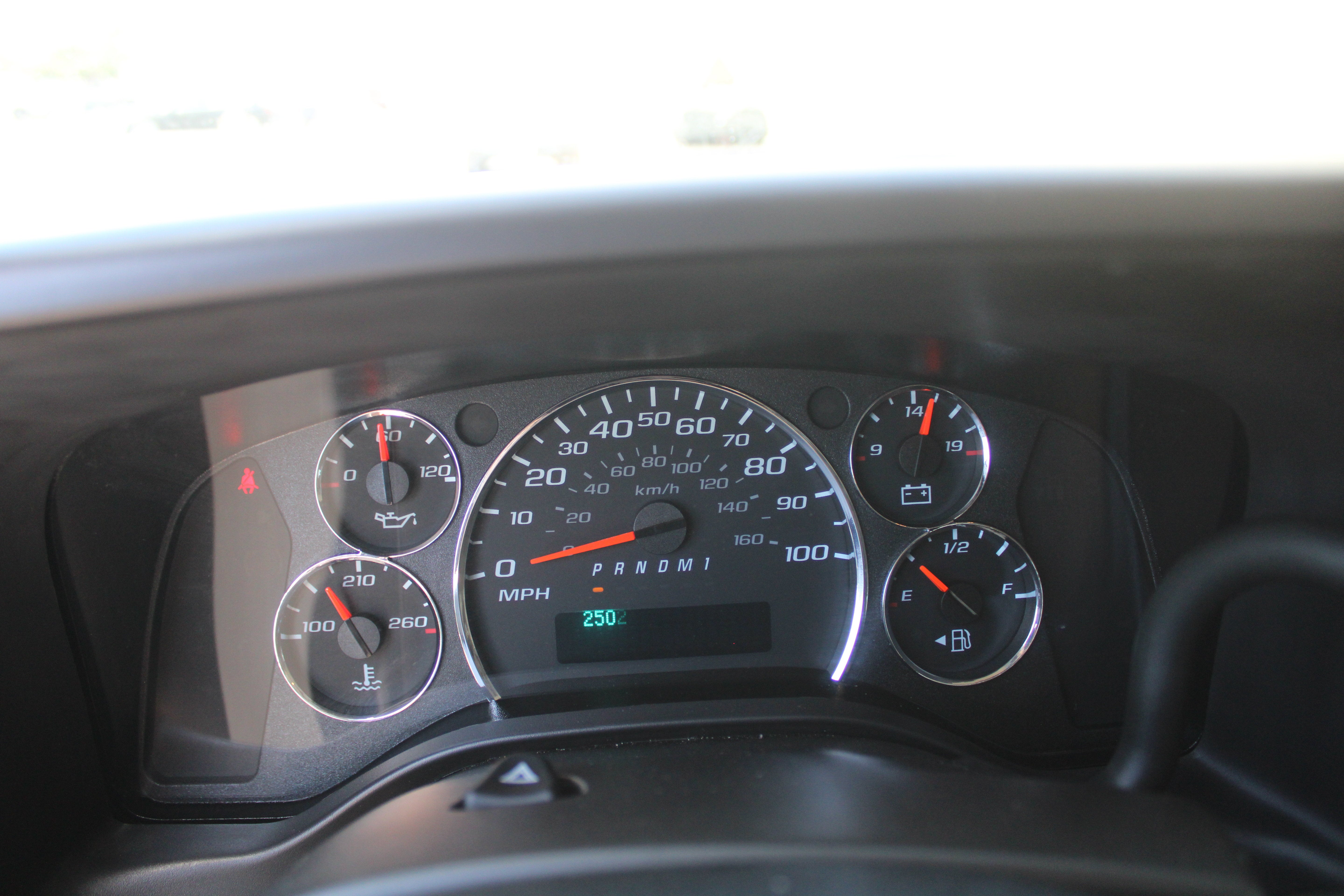 2025 Chevrolet Express Passenger 1LT