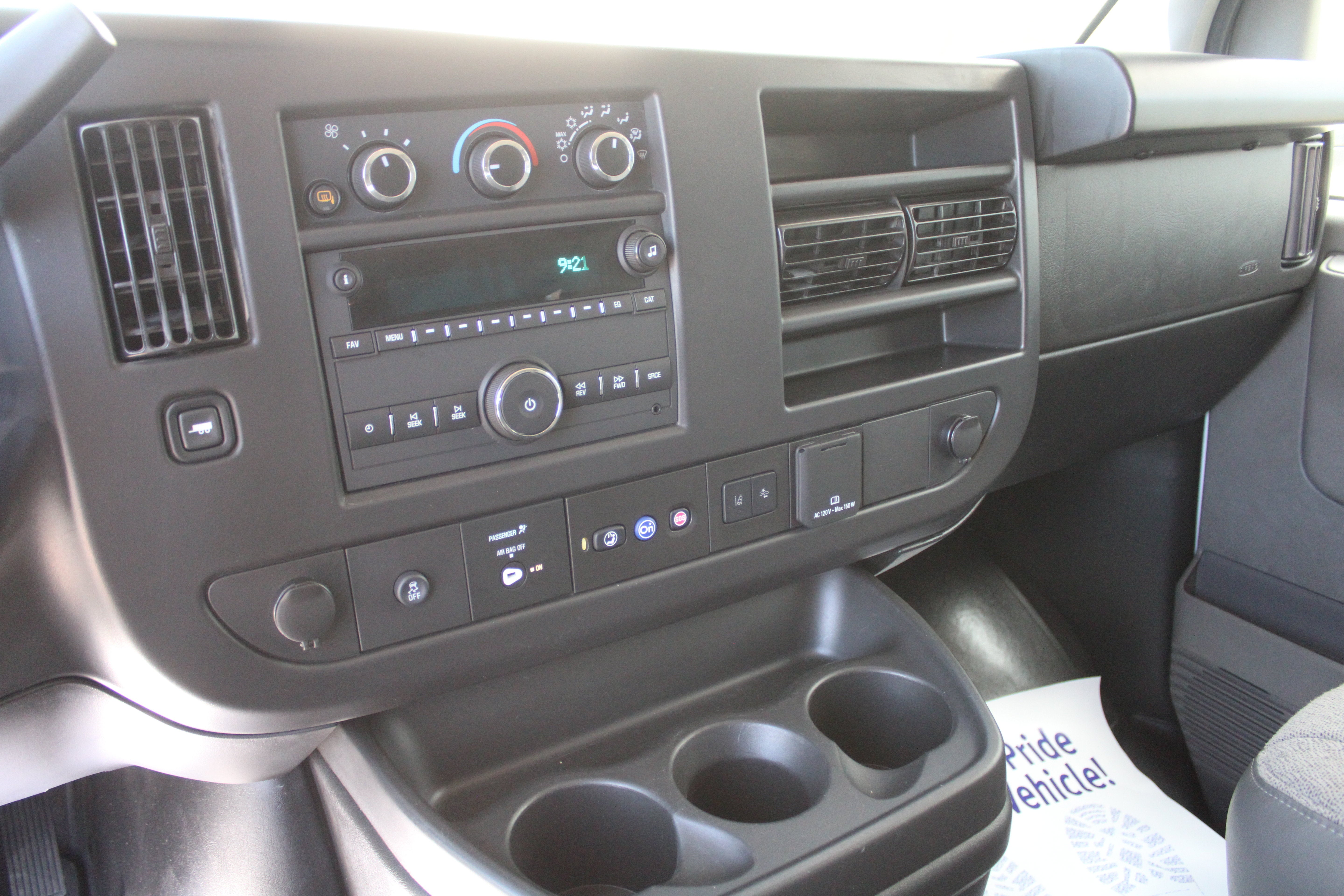 2025 Chevrolet Express Passenger 1LT