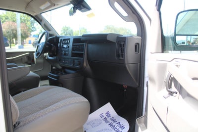 2025 Chevrolet Express Passenger 1LT