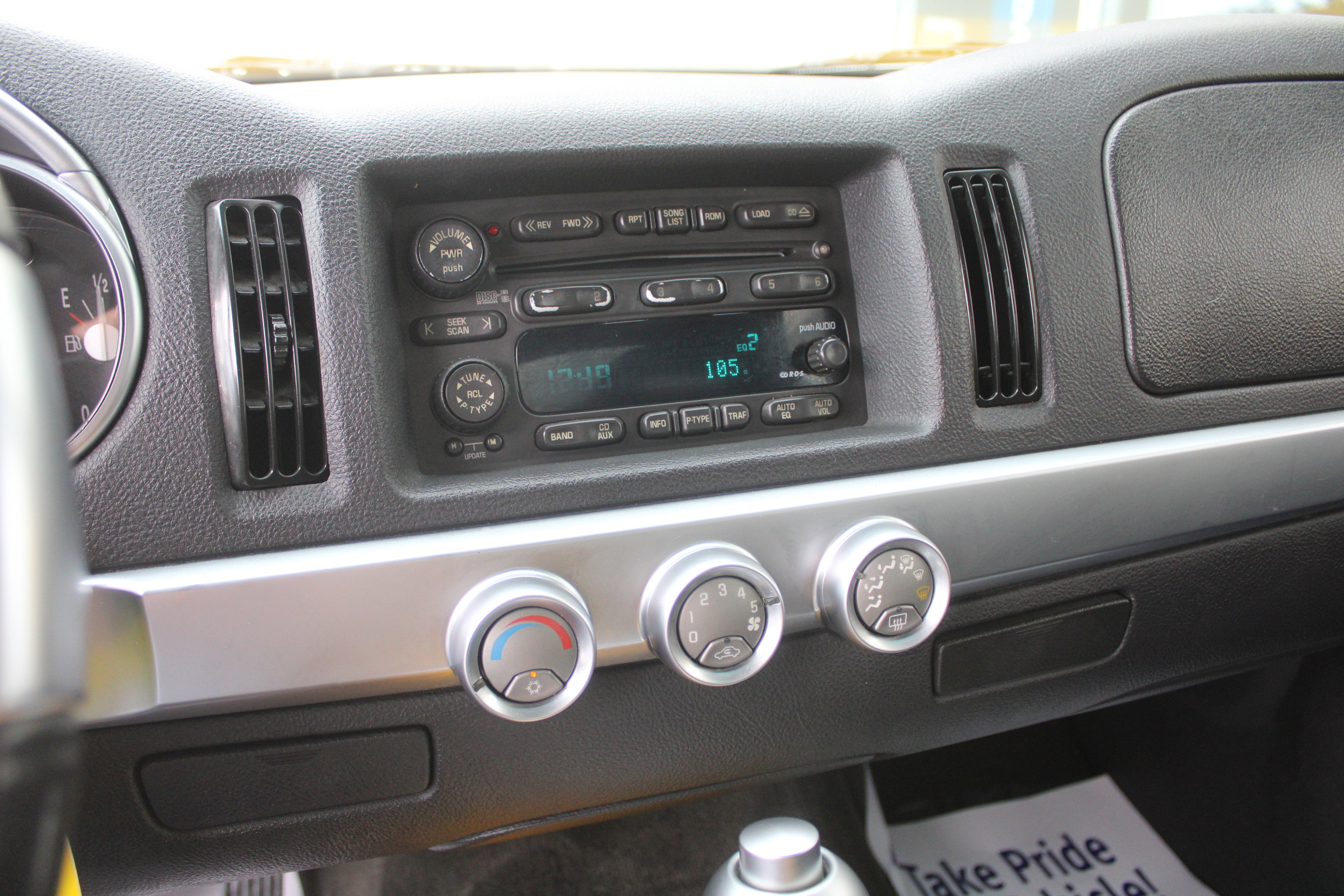 2004 Chevrolet SSR LS