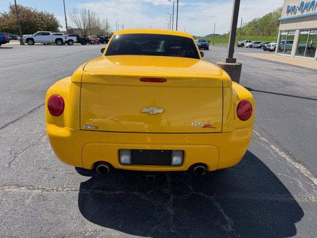 2004 Chevrolet SSR LS