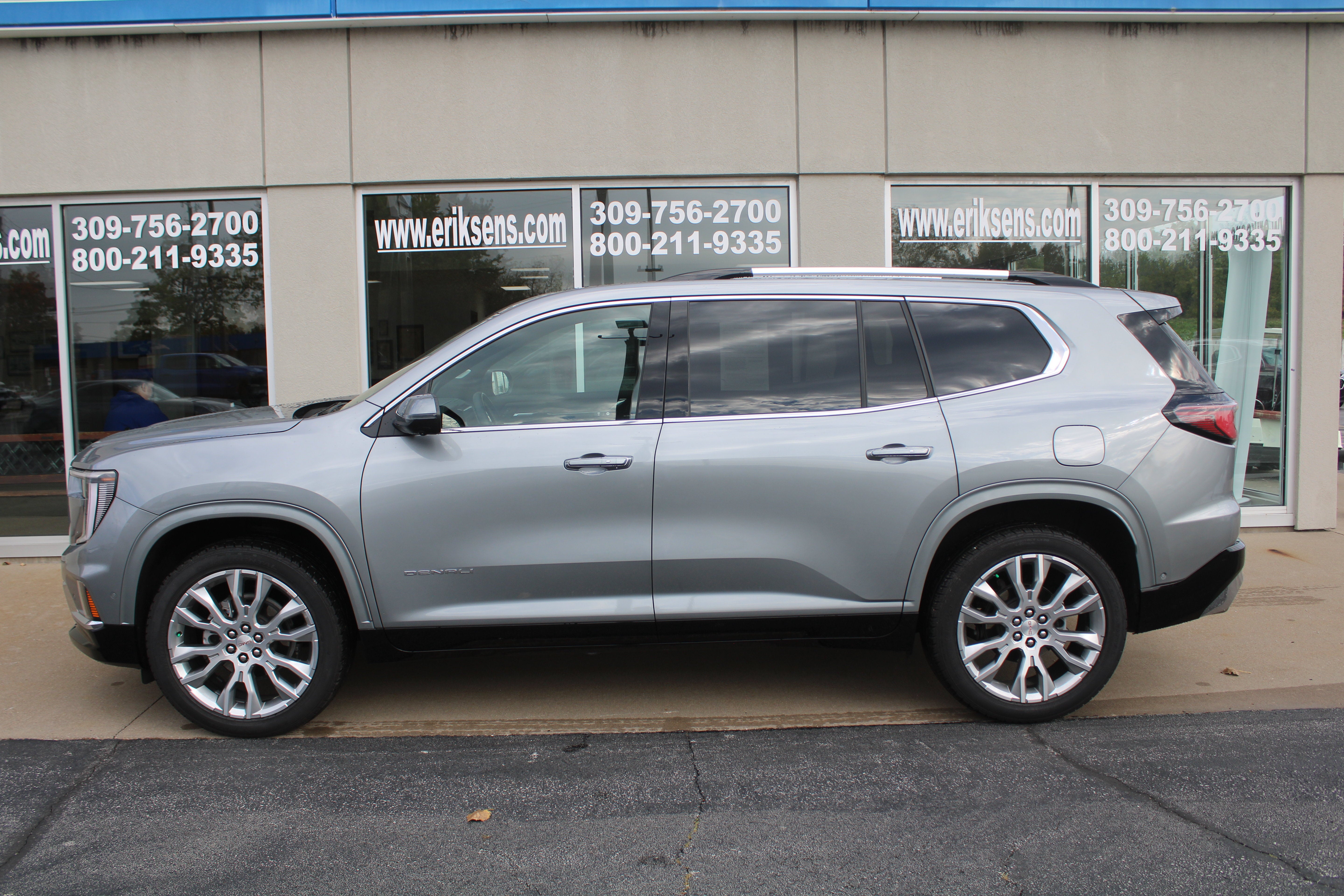 2025 GMC Acadia Denali