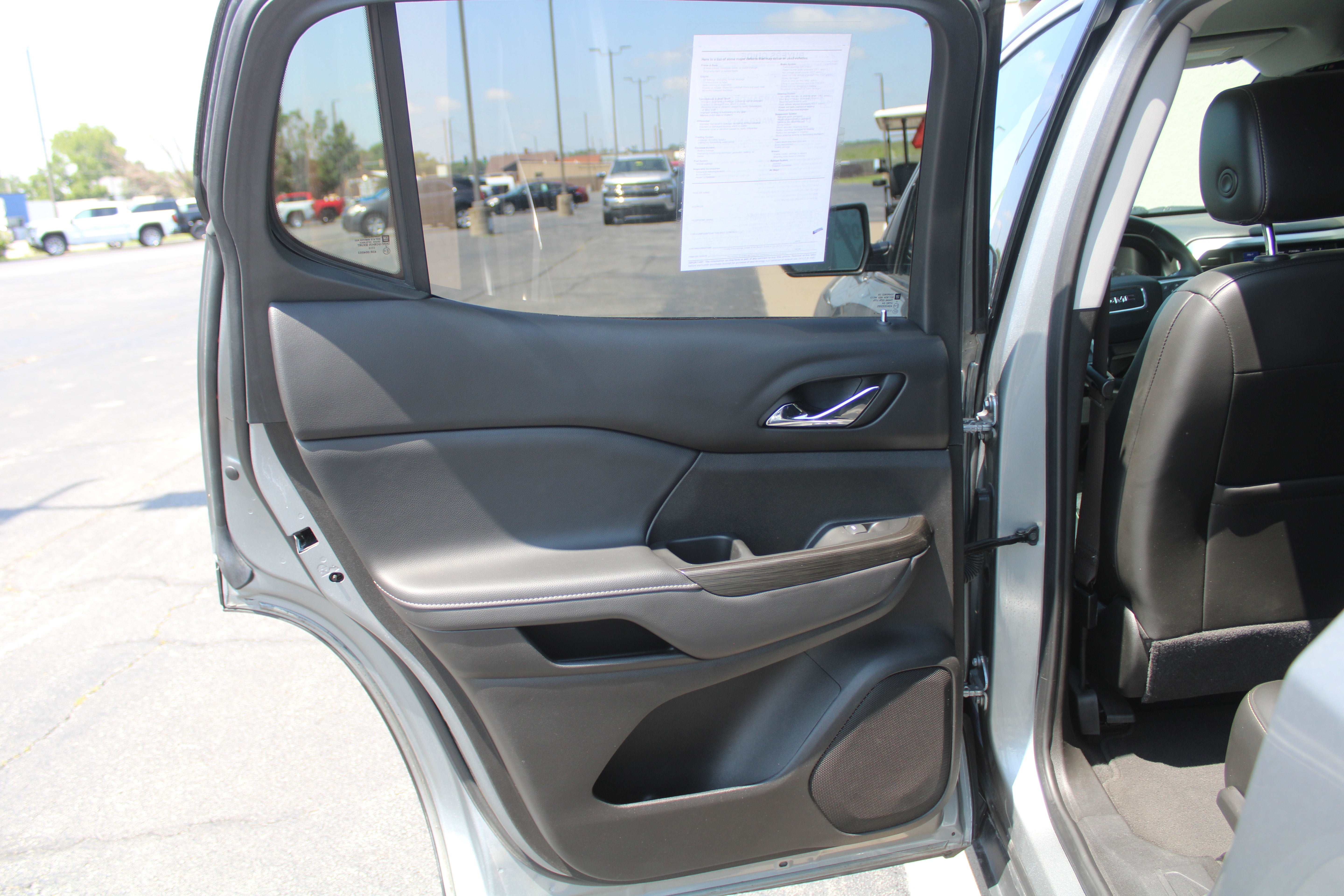 2023 GMC Acadia SLT