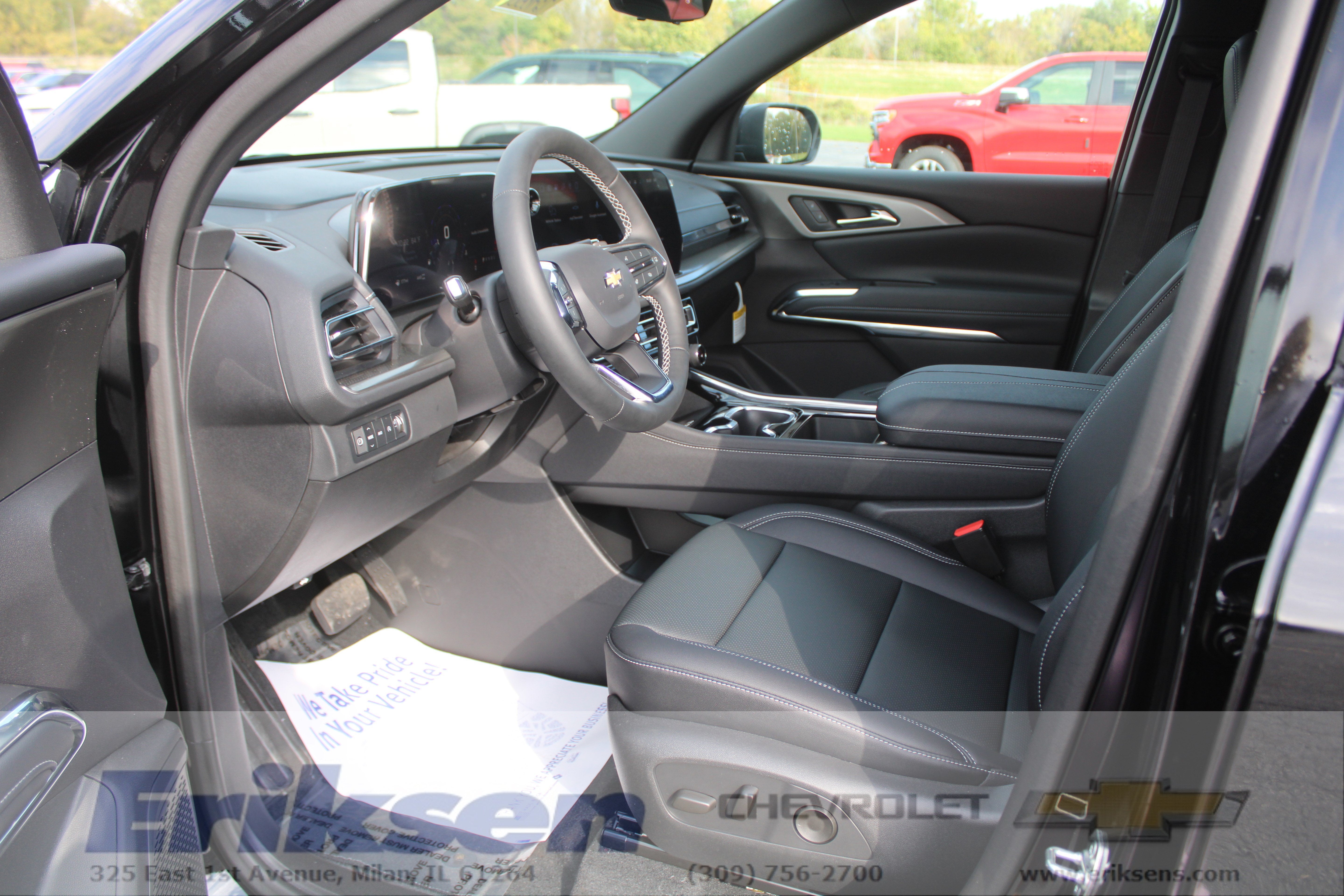 2027 Chevrolet Traverse LT - Photo 10