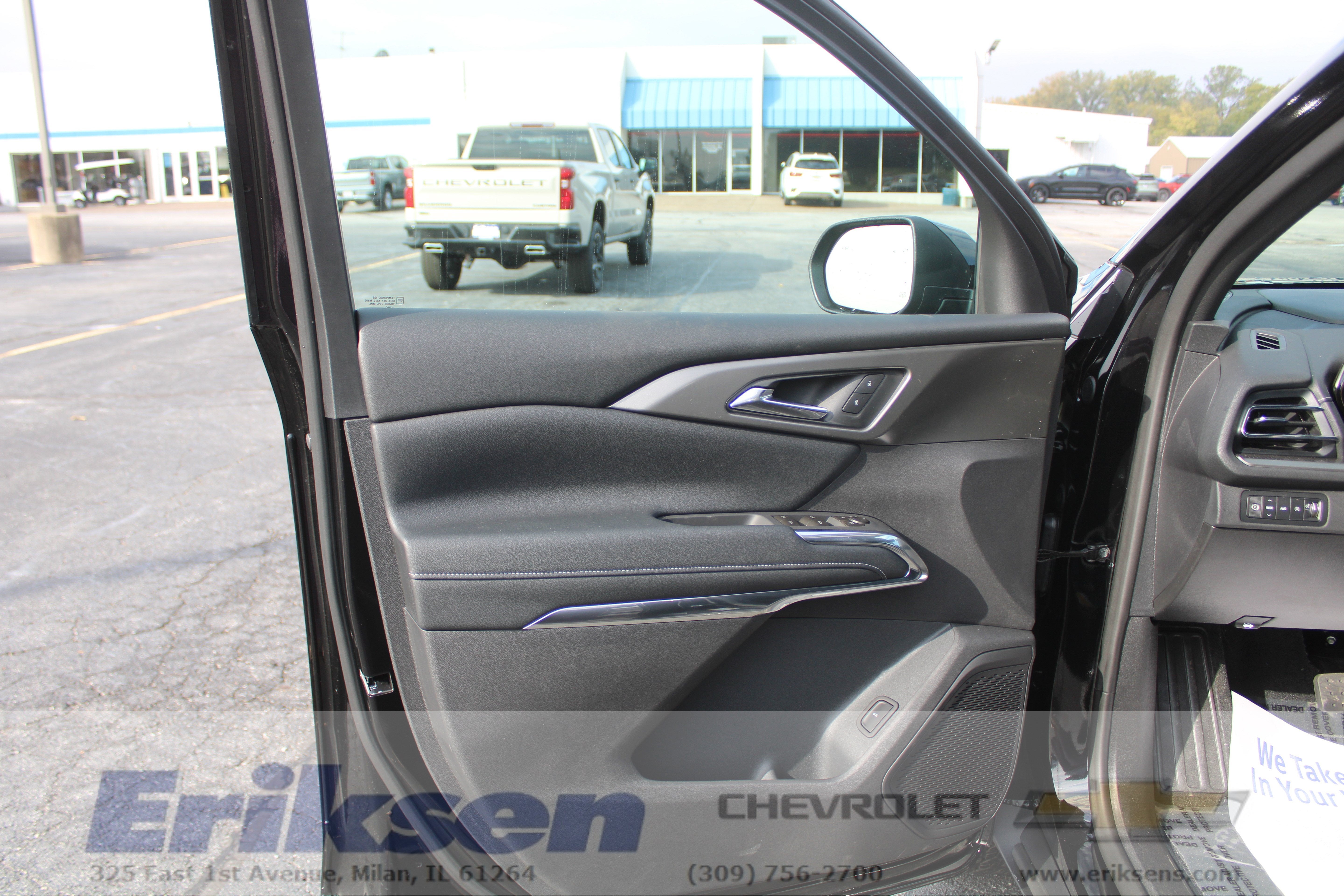 2027 Chevrolet Traverse LT - Photo 9