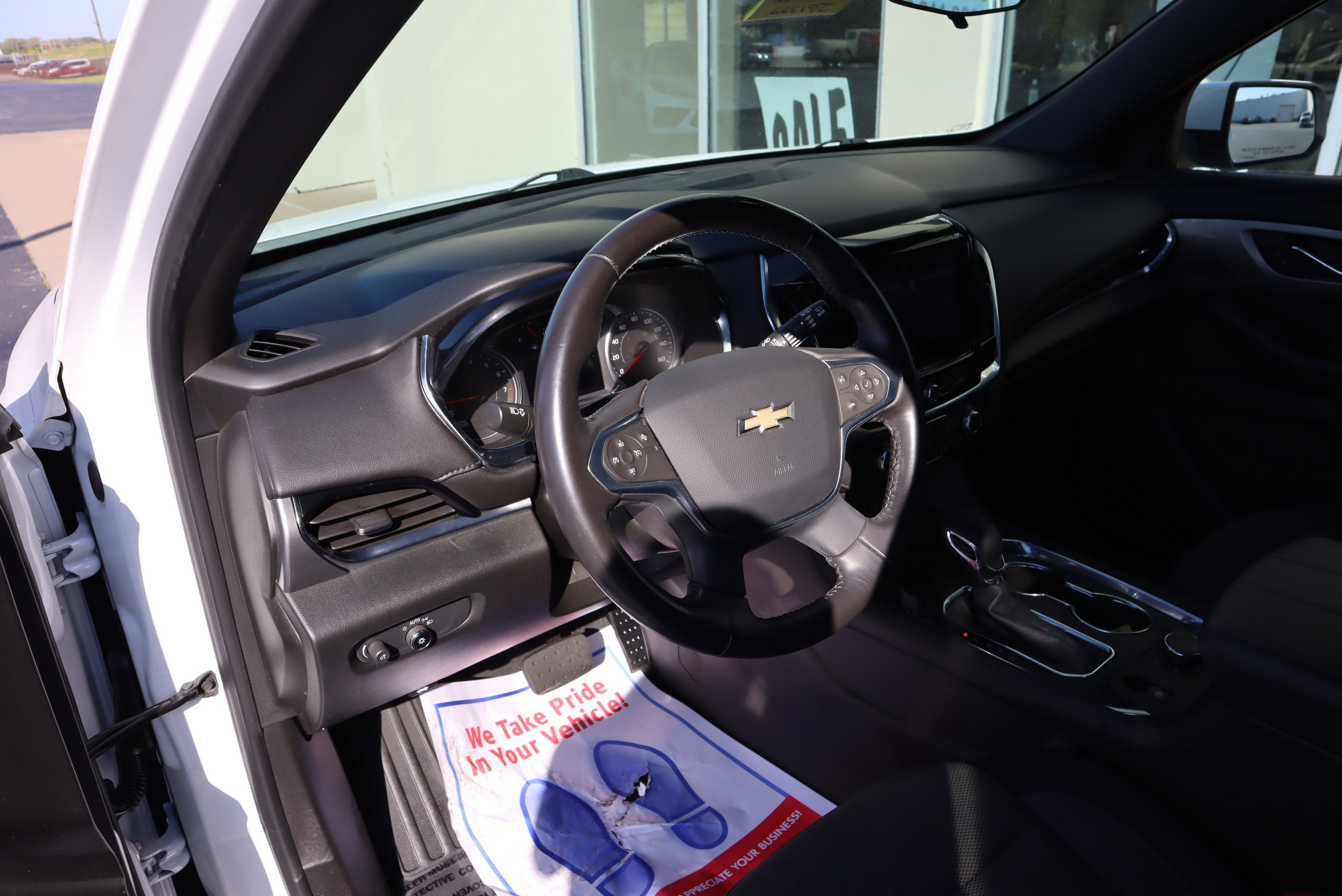 2022 Chevrolet Traverse LT Cloth