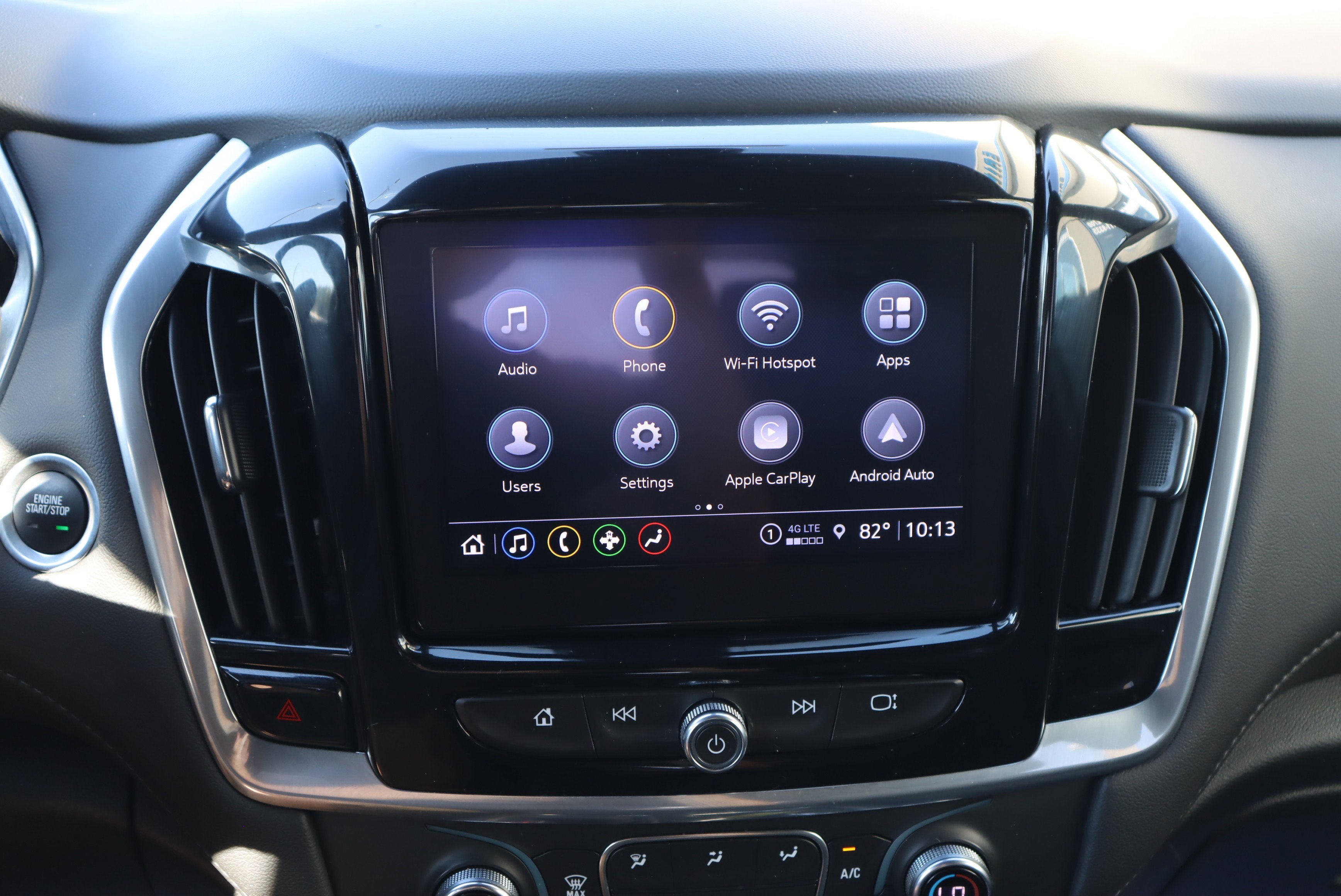 2022 Chevrolet Traverse LT Cloth