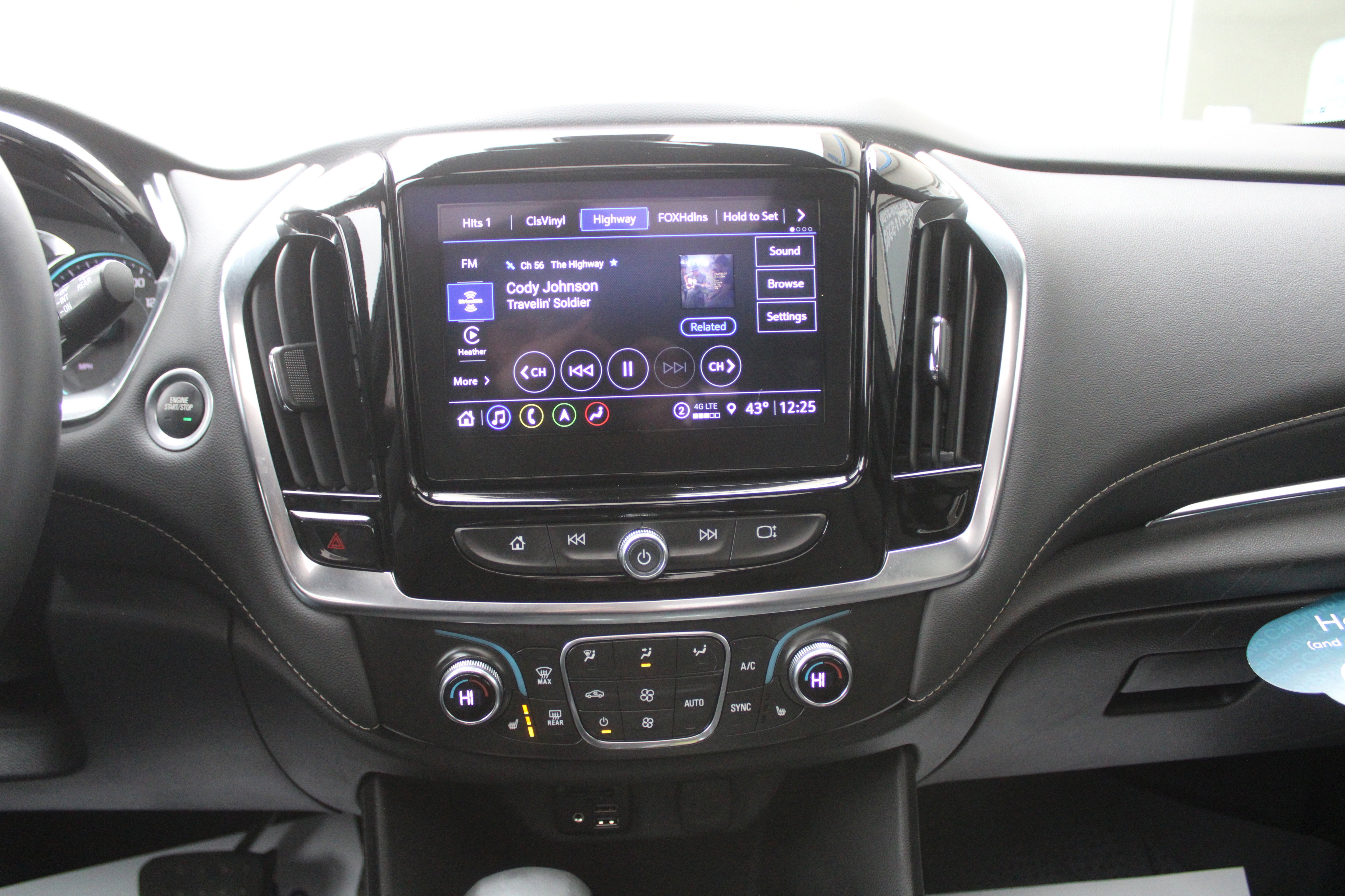 2023 Chevrolet Traverse LT Leather