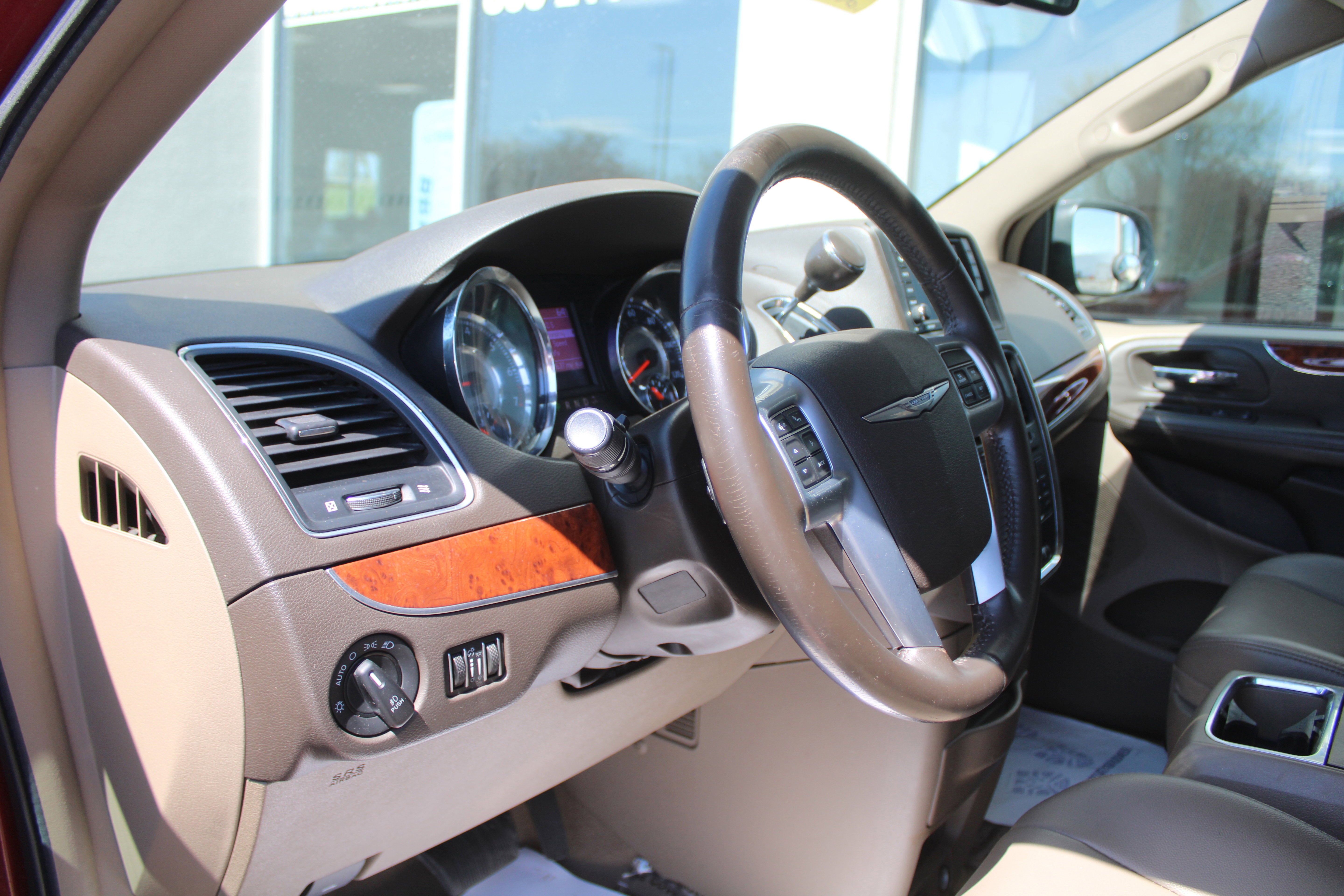 2013 Chrysler Town & Country Touring