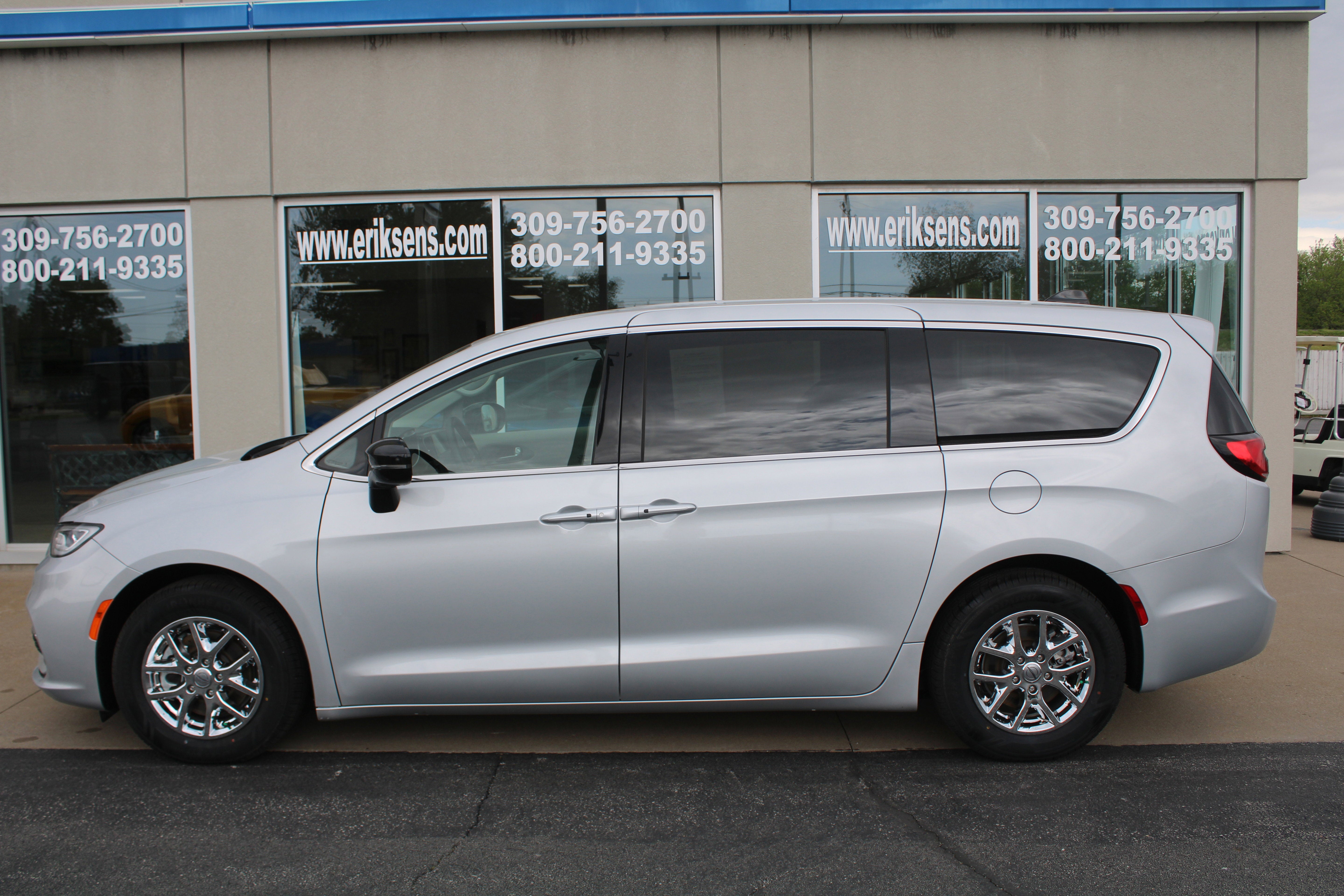 2024 Chrysler Pacifica Touring L