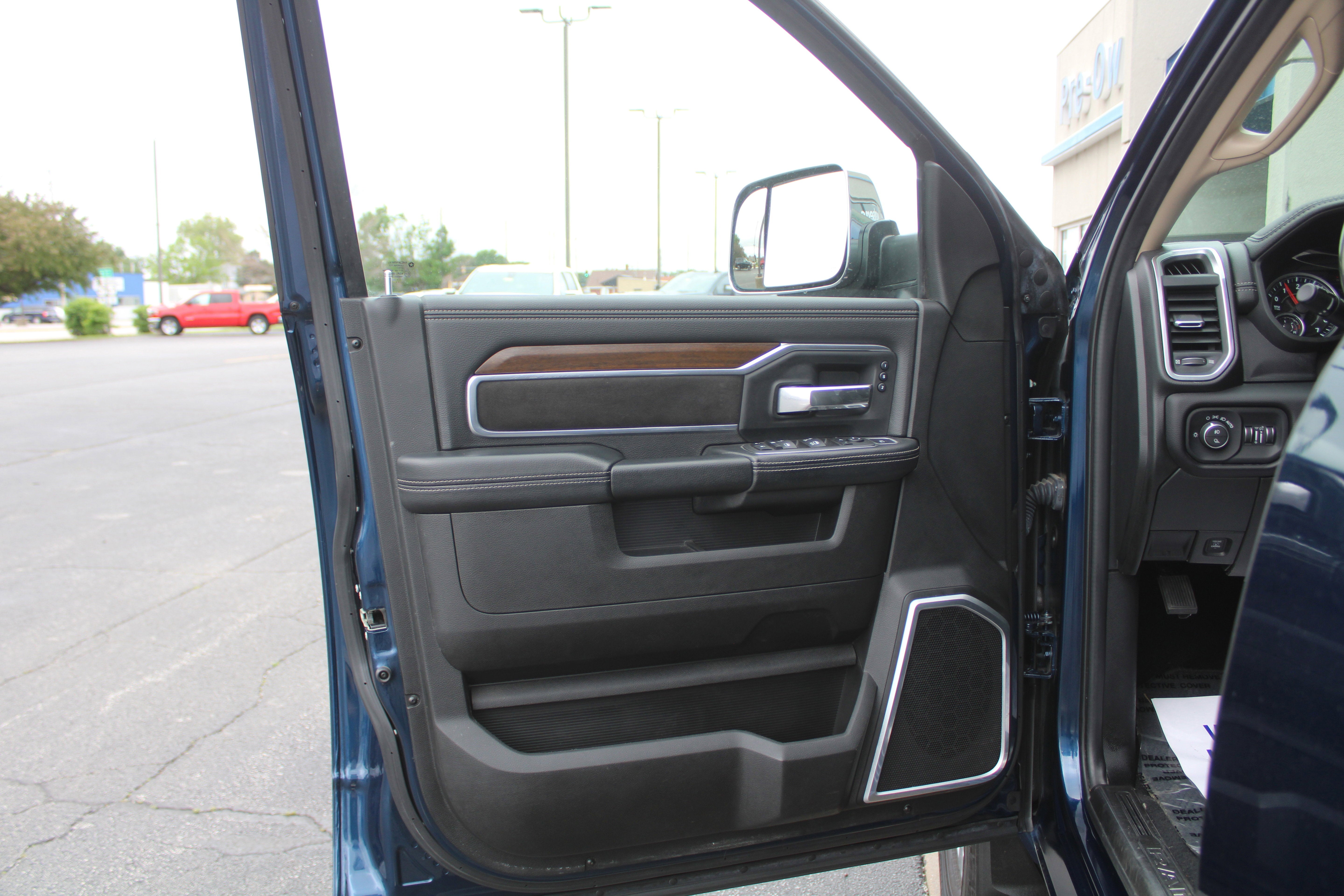 2022 RAM 2500 Laramie Crew Cab 4x4 6'4" Box